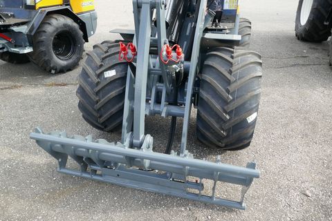 [3600-6495742-3.jpg]