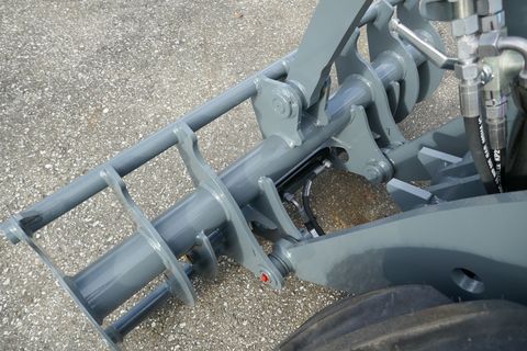 [3600-6495742-4.jpg]