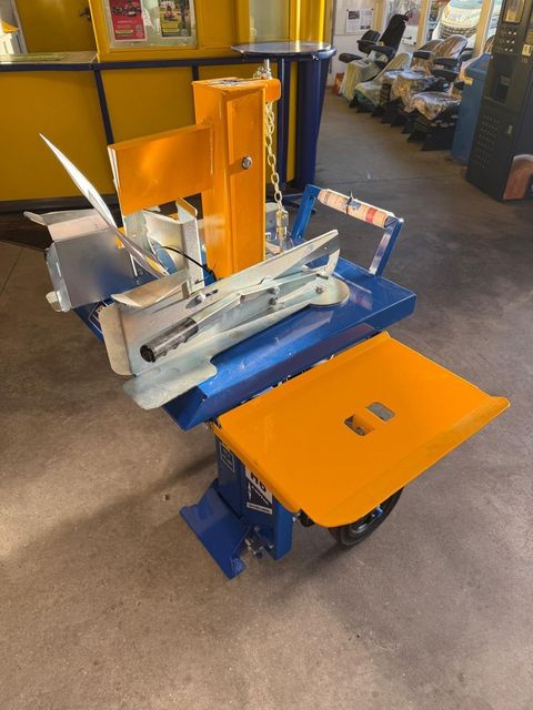 [3600-6518903-2.jpg]