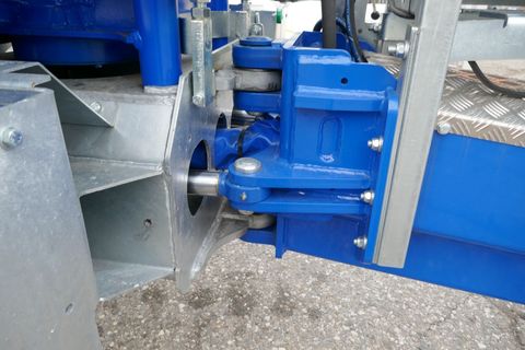 [3600-6559160-13.jpg]