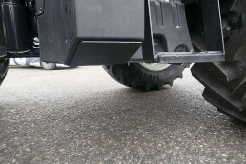 [3600-6660239-11.jpg]