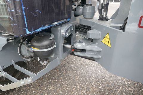 [3600-6663643-14.jpg]