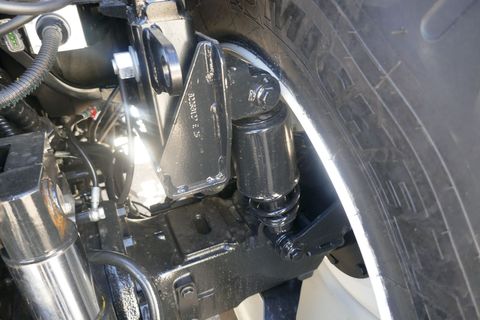 [3600-6750972-7.jpg]