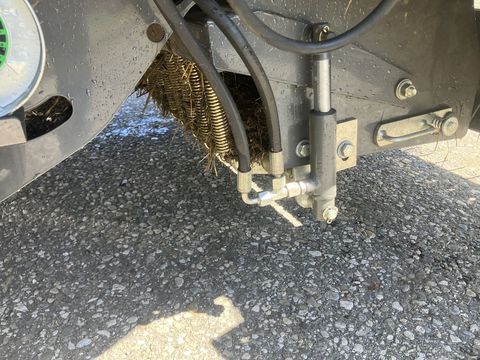 [3600-6757173-5.jpg]