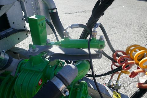 [3600-6757712-9.jpg]