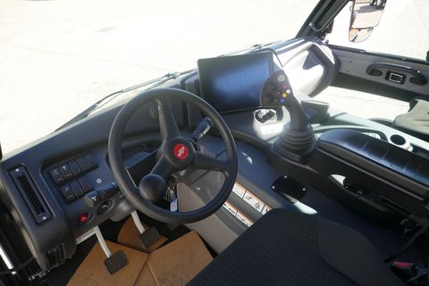 [3600-6794393-6.jpg]