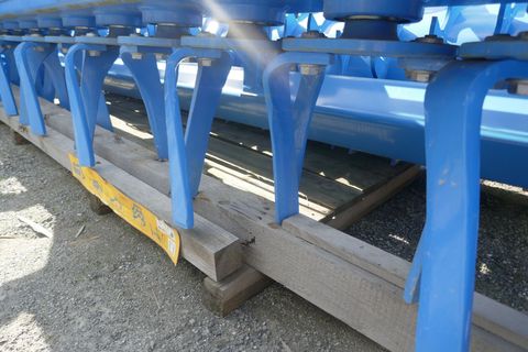 [3600-6799766-5.jpg]
