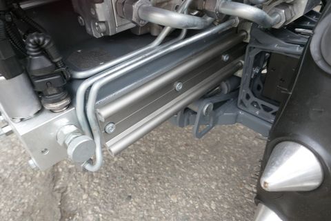 [3600-6835381-6.jpg]