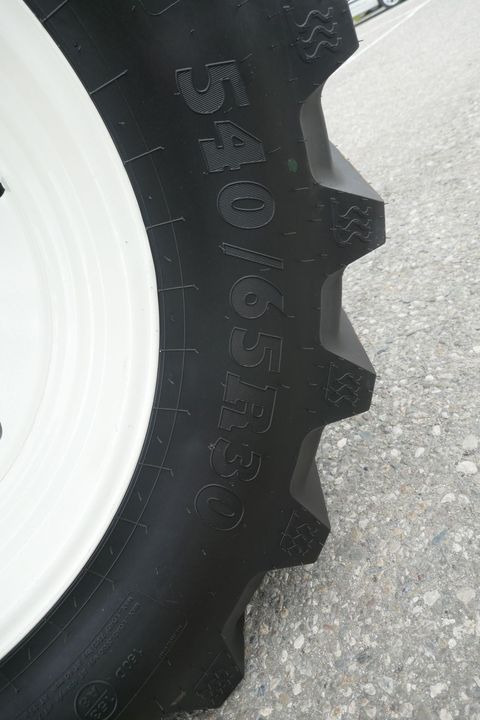 [3600-6887515-5.jpg]