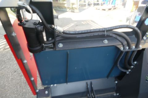 [3600-6887521-5.jpg]