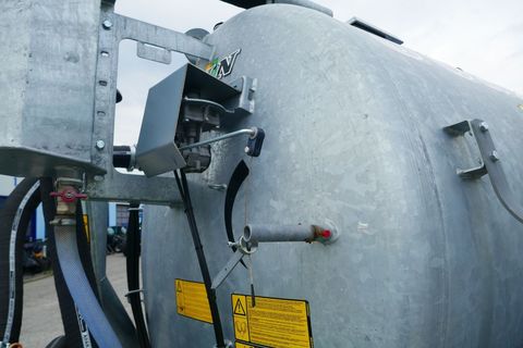 [3600-7047512-8.jpg]