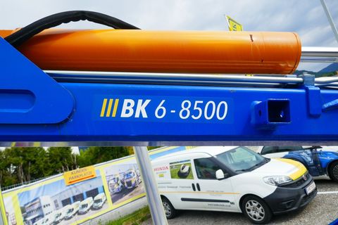 [3600-7047606-3.jpg]