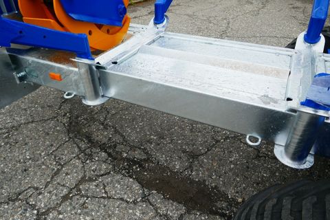 [3600-7058469-14.jpg]