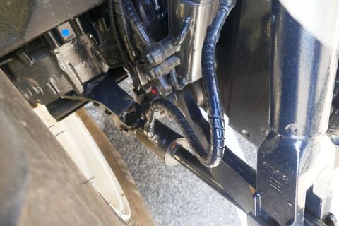 [3600-7097603-4.jpg]