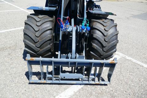 [3600-7122205-2.jpg]