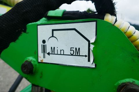 [3600-7128940-4.jpg]