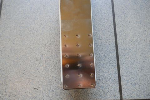 [3600-7198616-4.jpg]