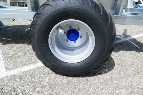 [3600-7483244-10.jpg]