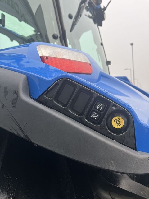 [3606-6660457-6.jpg]