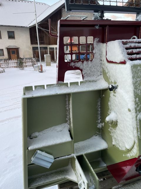 [4079-6588169-8.jpg]