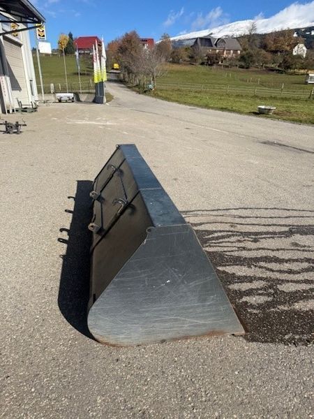 [4750-6402991-2.jpg]