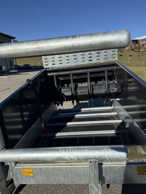 [4750-6406336-2.jpg]