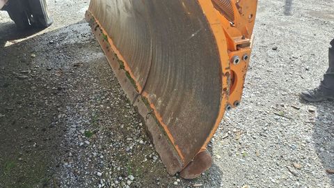 [6034-5885940-2.jpg]