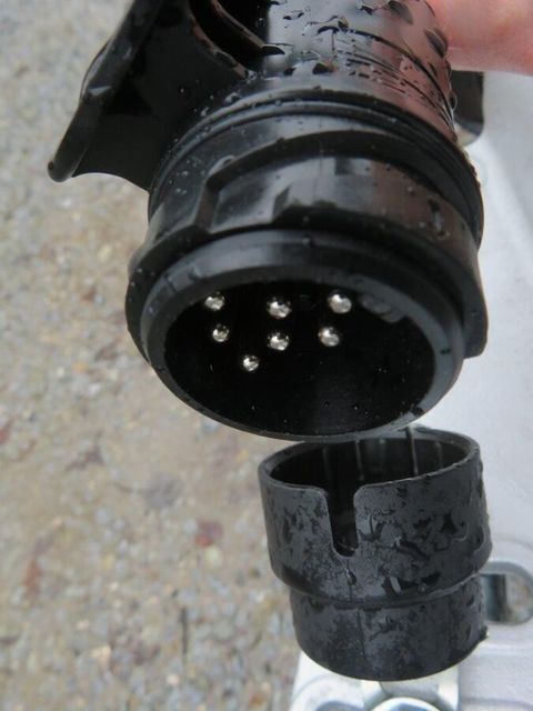 [7455-3439141-10.jpg]