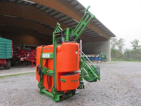 [7455-4572830-0.jpg]