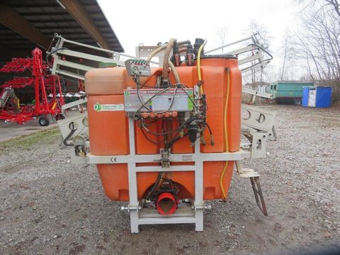 [7455-6518670-2.jpg]