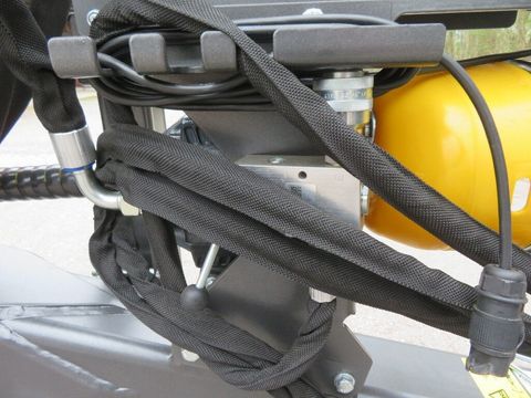 [7455-6903502-12.jpg]