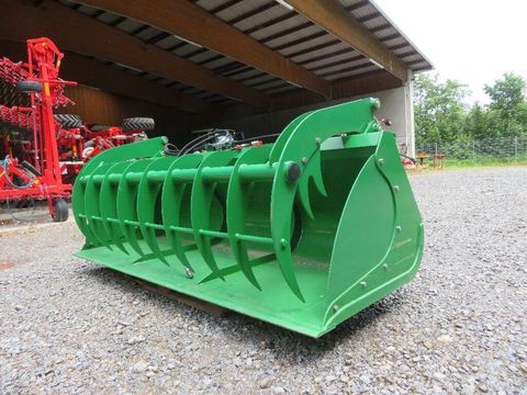 [7455-7117975-0.jpg]