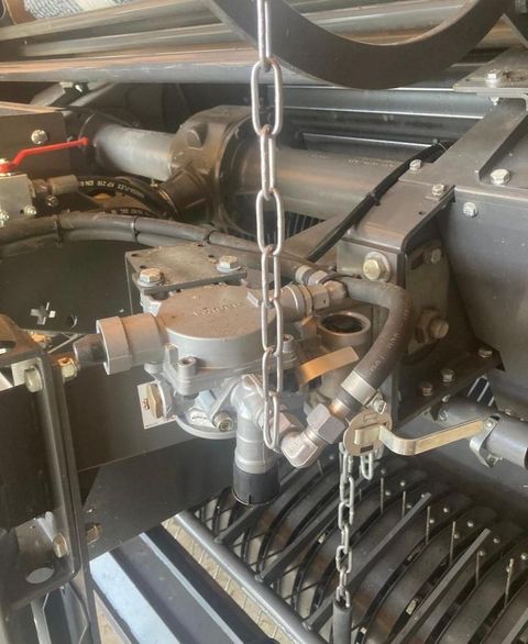 [3186-4404291-6.jpg]