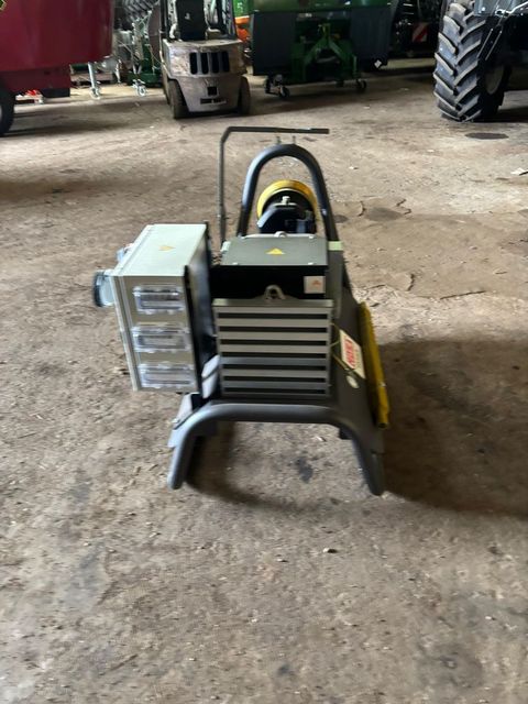 [3186-4429987-7.jpg]