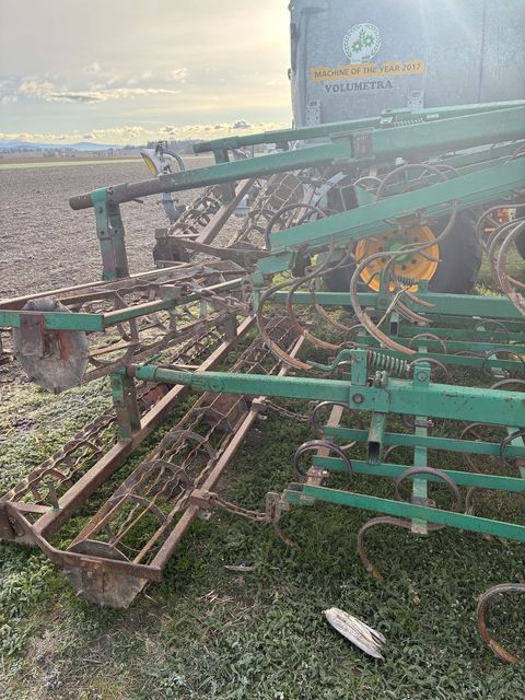 [3186-6874890-1.jpg]