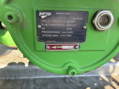 [3186-6879532-11.jpg]