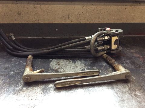 [3229-6526168-9.jpg]