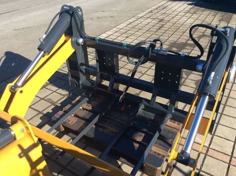 [3229-6753108-1.jpg]