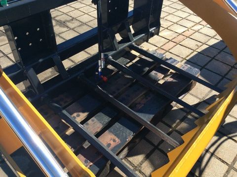 [3229-6753108-6.jpg]