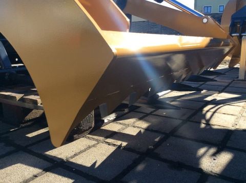 [3229-6753108-7.jpg]