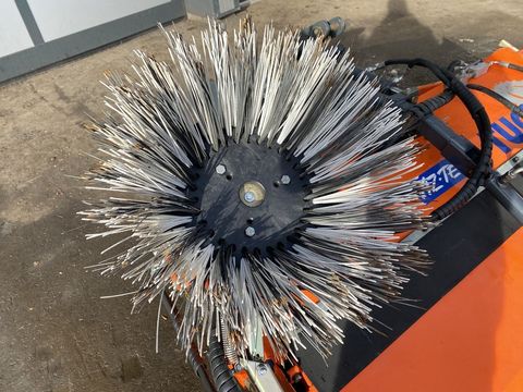 [3244-2976184-10.jpg]