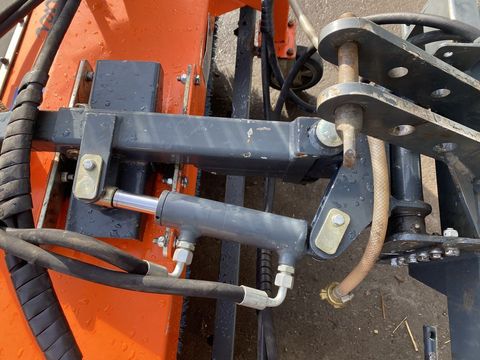 [3244-2976184-11.jpg]