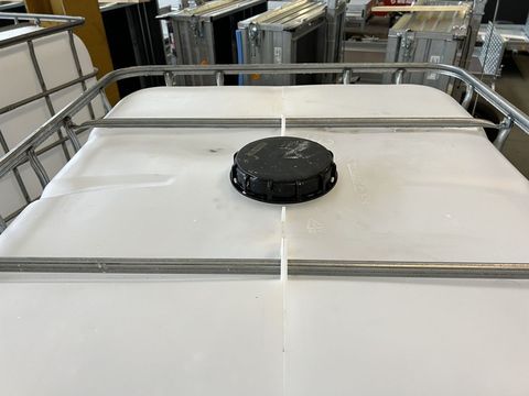 [3244-3068158-1.jpg]