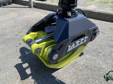 [3244-3655887-10.jpg]