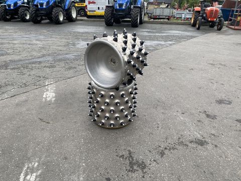 [3244-3681487-12.jpg]