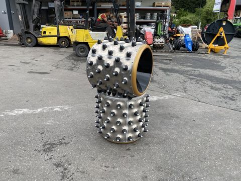 [3244-3681487-3.jpg]