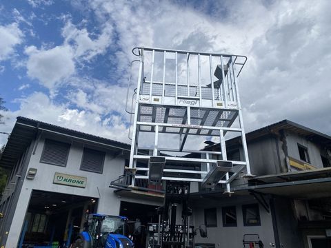 [3244-3748861-24.jpg]