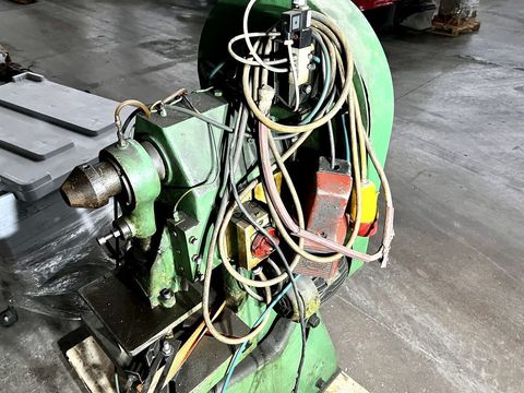 [3244-3907613-2.jpg]