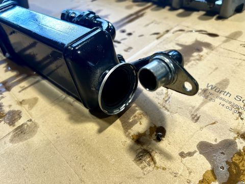 [3244-3983612-3.jpg]