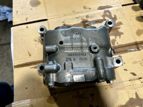 [3244-3983616-3.jpg]